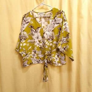 Women's Medium Sweet Rain Contemporary light weight Blouse